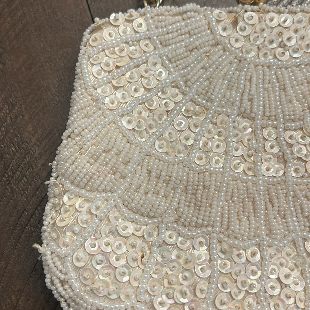 Hand Made Hong Kong Beaded off white bag - Picture 5 of 16